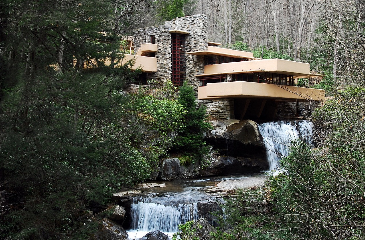 Fallingwater house surrounded by nature